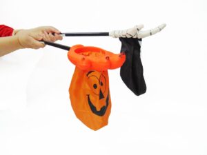 mano de dulces halloween